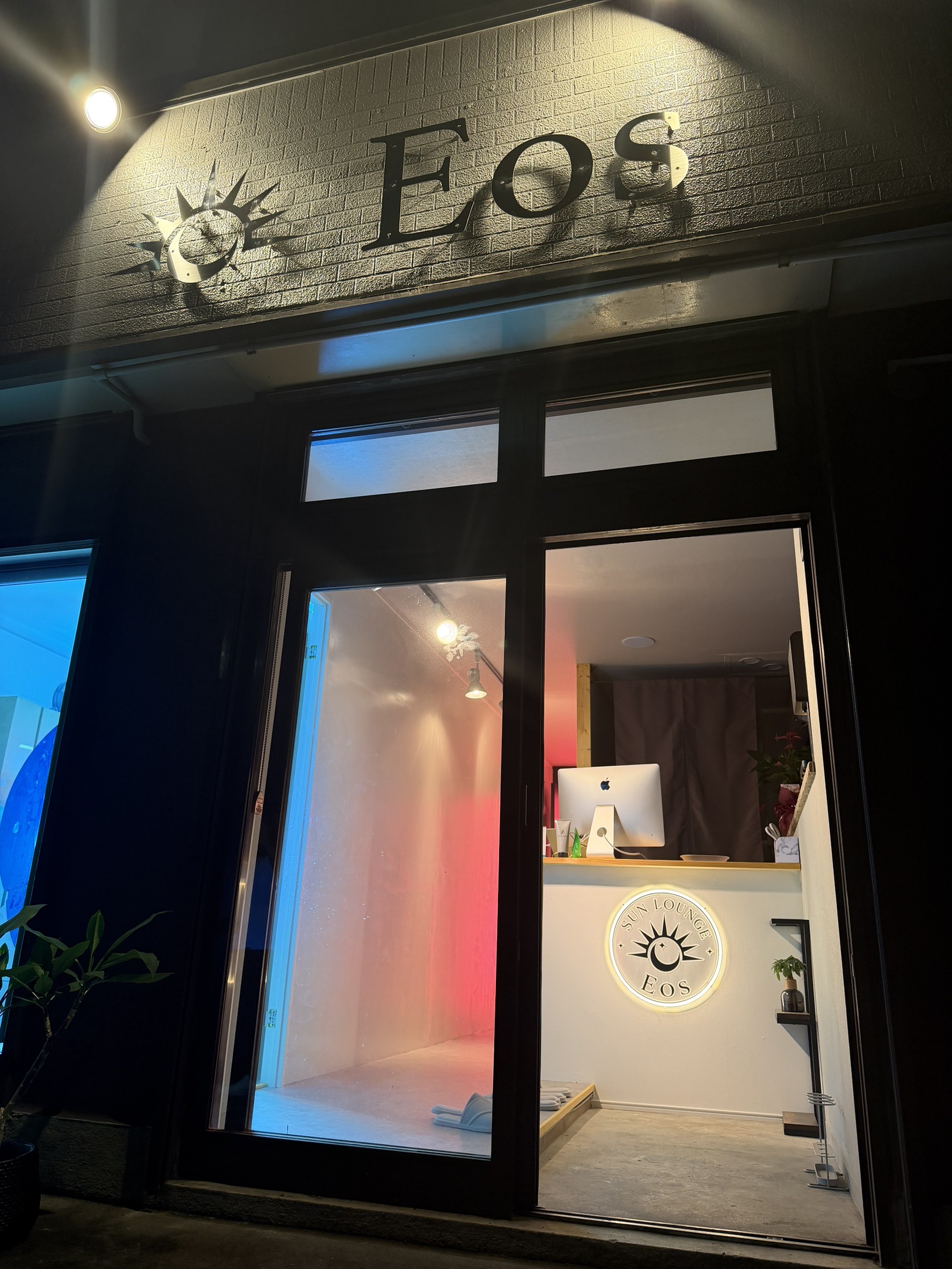店舗外観（夜）